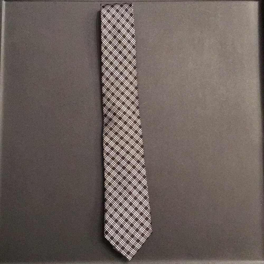 Penguin men’s modern grey and black tie